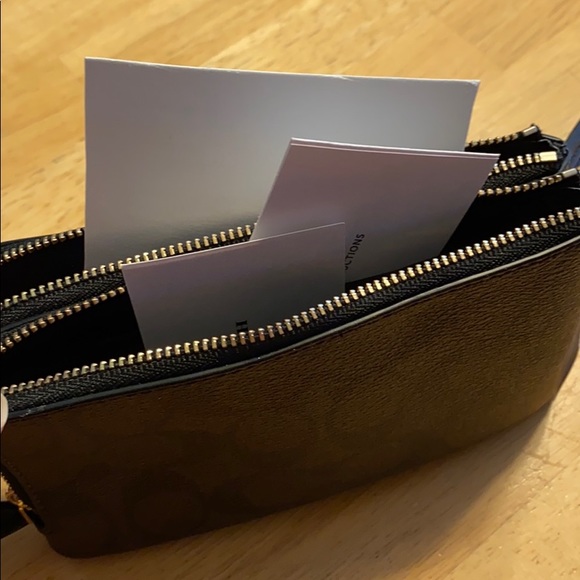 Coach wristlet- New with Tag - Picture 5 of 8